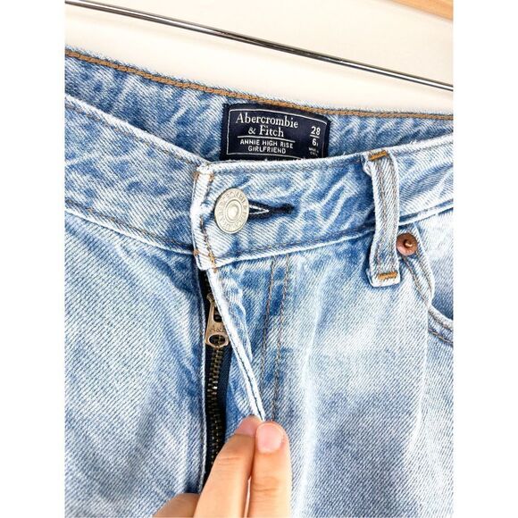 Abercrombie & Fitch Annie High Rise Girlfriend Jeans With Red Stripe Size 28 / 6 - Picture 5 of 16